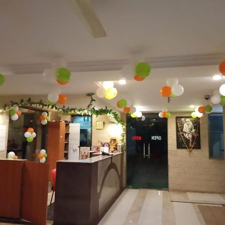 Hotel Apple Sai Residency Ширди Екстериор снимка