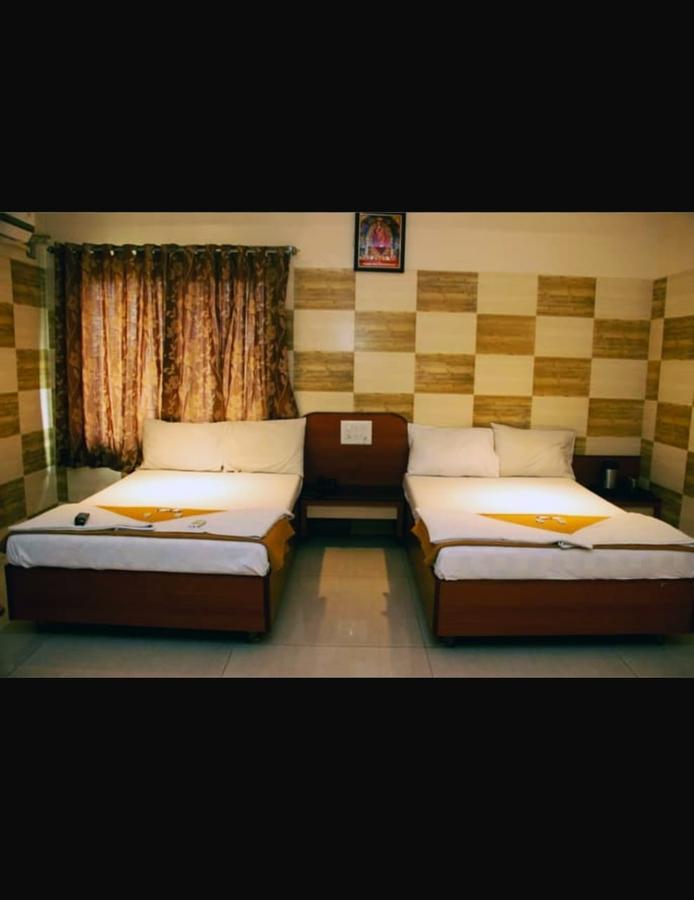 Hotel Apple Sai Residency Ширди Екстериор снимка