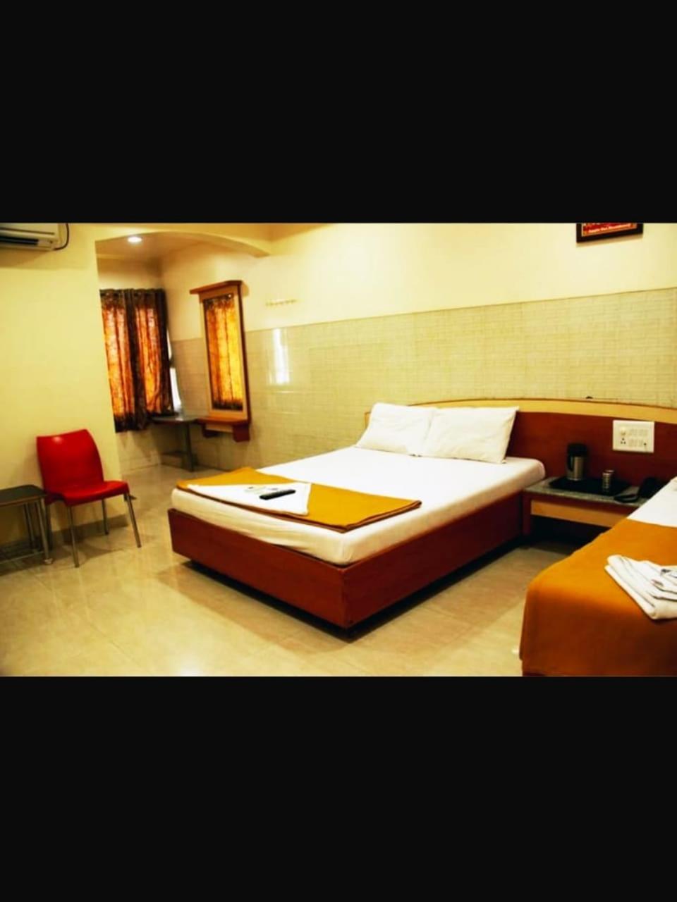 Hotel Apple Sai Residency Ширди Екстериор снимка